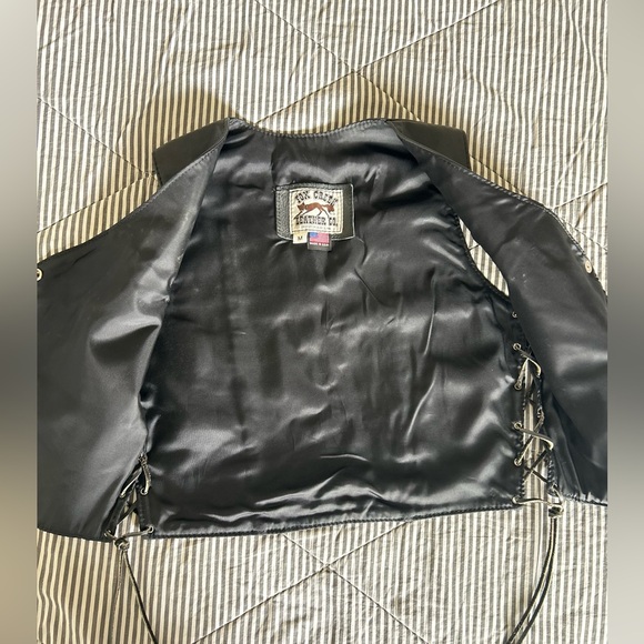 Fox Creek Black Leather Vest Sz Med Made In USA Good Conditions - Picture 4 of 6
